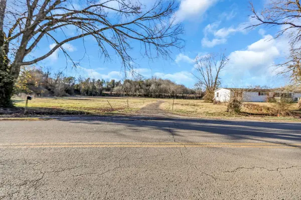 617 Old Highway 31 E 3, Bethpage, TN 37022