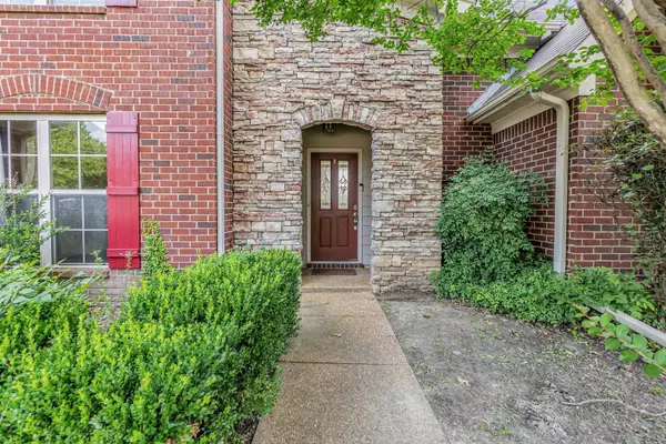 1695 KINGS POND CV, Memphis, TN 38016