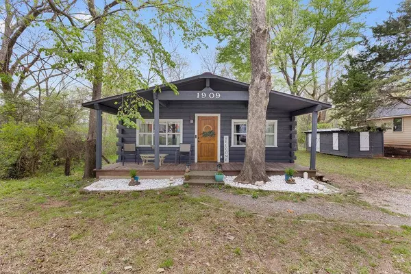 1909 S Lamar Avenue, Denison, TX 75021