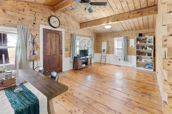 1909 S Lamar Avenue, Denison, TX 75021