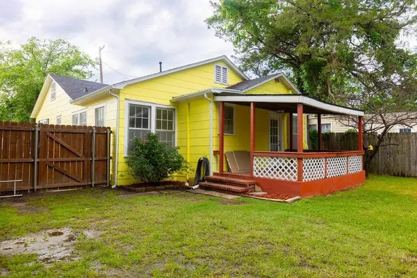 915 N Woods Street, Sherman, TX 75092