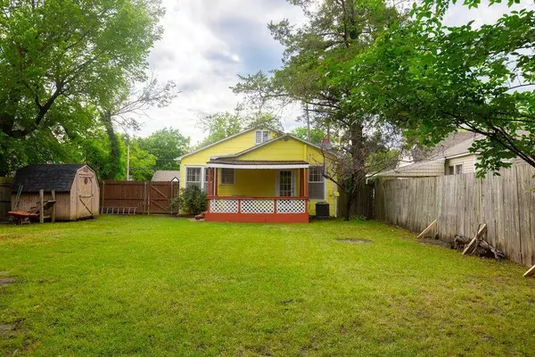 915 N Woods Street, Sherman, TX 75092