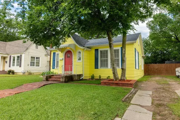 915 N Woods Street, Sherman, TX 75092