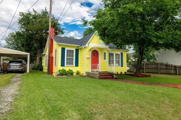 915 N Woods Street, Sherman, TX 75092