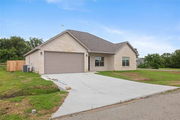 209 W Bonham Street, Tom Bean, TX 75489