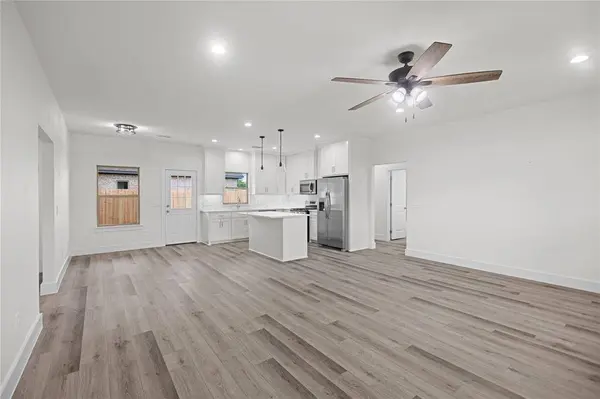 209 W Bonham Street, Tom Bean, TX 75489