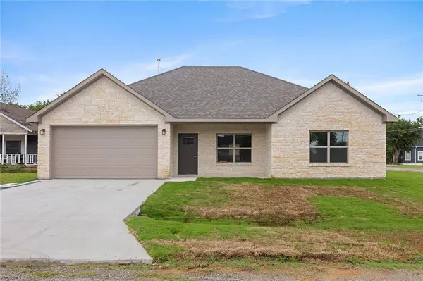 209 W Bonham Street, Tom Bean, TX 75489