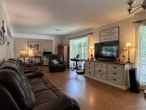 707 Canyon RD, Wetumpka, AL 36093