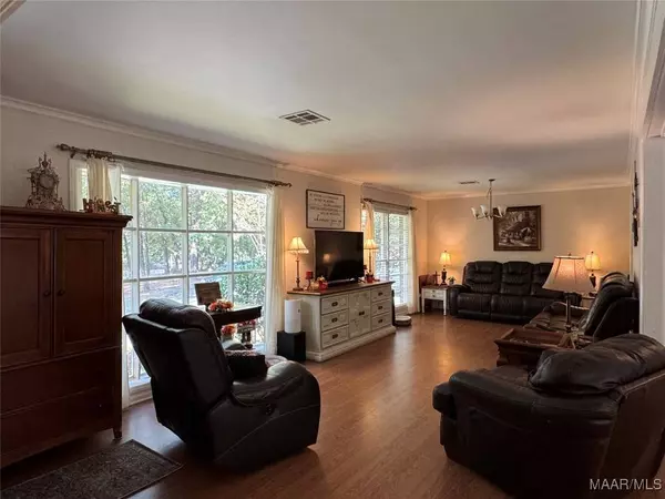 707 Canyon RD, Wetumpka, AL 36093