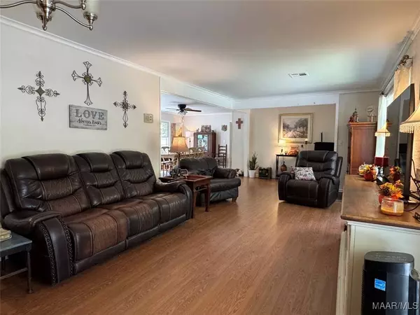 707 Canyon RD, Wetumpka, AL 36093