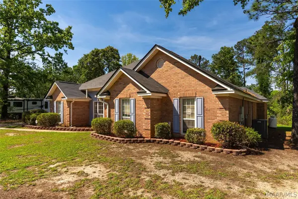 1625 Northpointe DR, Deatsville, AL 36022