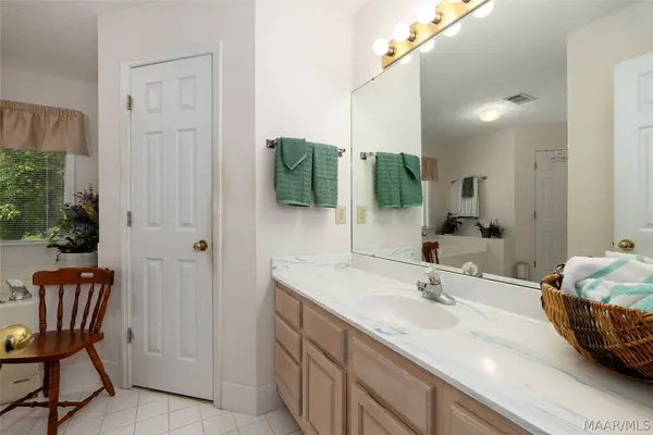 1625 Northpointe DR, Deatsville, AL 36022