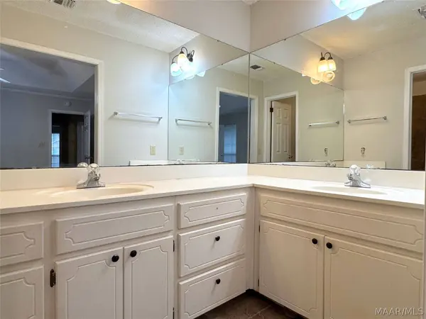 1056 Countryside LN, Montgomery, AL 36117