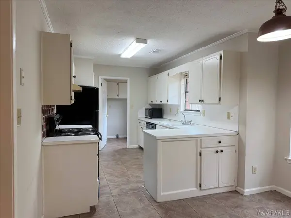 1056 Countryside LN, Montgomery, AL 36117