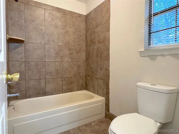 1056 Countryside LN, Montgomery, AL 36117
