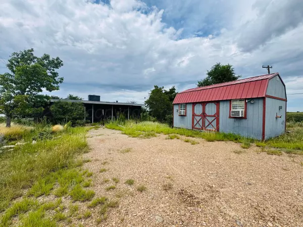 912 Hillside DR, Fritch, TX 79036