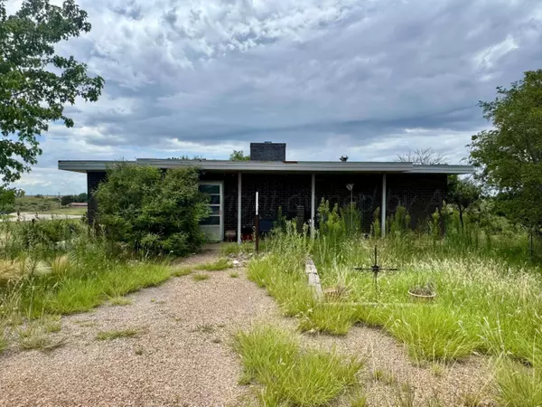 912 Hillside DR, Fritch, TX 79036