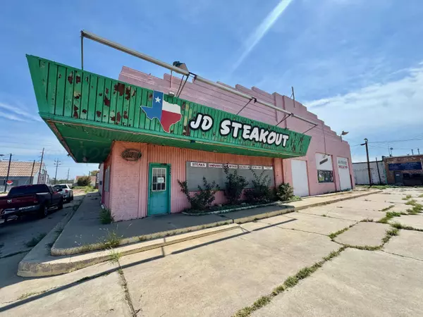 210 W 2nd ST, Claude, TX 79019