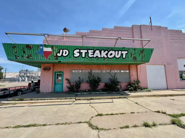 210 W 2nd ST, Claude, TX 79019