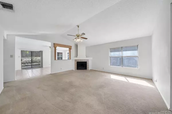 9827 Sugarloaf Dr, San Antonio, TX 78245