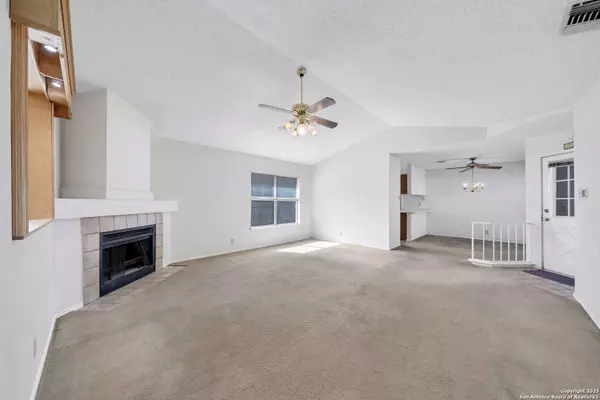 9827 Sugarloaf Dr, San Antonio, TX 78245