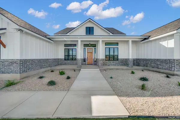 162 Estates Dr, La Vernia, TX 78121