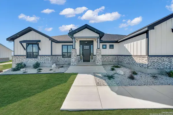 158 Estates Dr, La Vernia, TX 78121