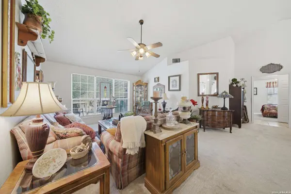 927 Lightstone Dr, San Antonio, TX 78258
