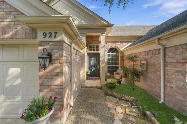 927 Lightstone Dr, San Antonio, TX 78258