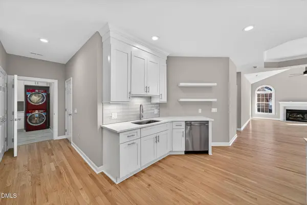 2004 Clyde Bank CT, Cary, NC 27511