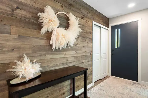 3123 Brentwood BLVD NW, Calgary, AB T2L 1L9
