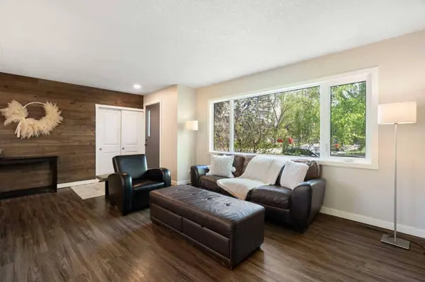 3123 Brentwood BLVD NW, Calgary, AB T2L 1L9