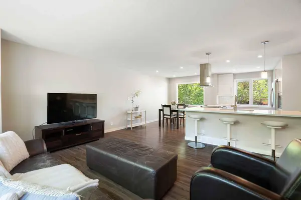 3123 Brentwood BLVD NW, Calgary, AB T2L 1L9