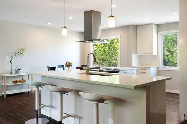 3123 Brentwood BLVD NW, Calgary, AB T2L 1L9