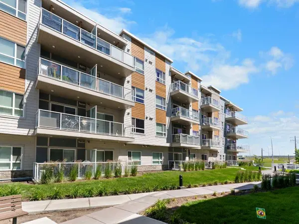 200 S Harvest Hills PL NE #305, Calgary, AB T3K 2N3