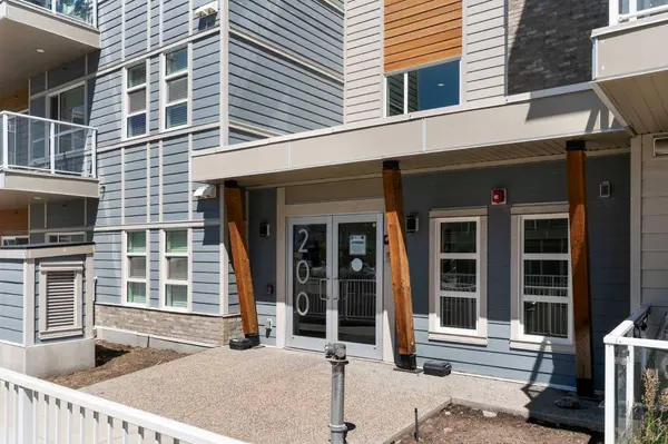 200 S Harvest Hills PL NE #305, Calgary, AB T3K 2N3