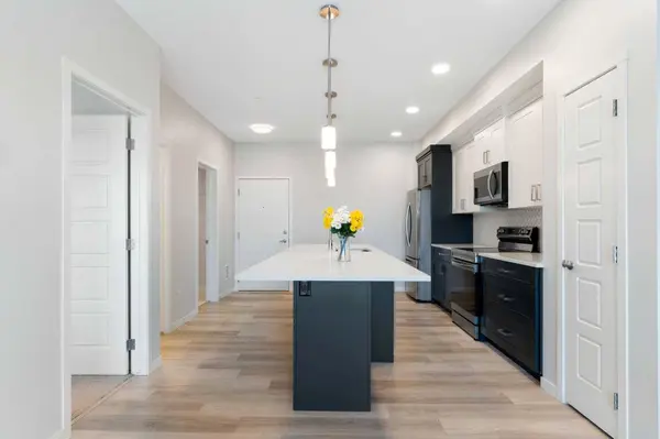 200 S Harvest Hills PL NE #305, Calgary, AB T3K 2N3