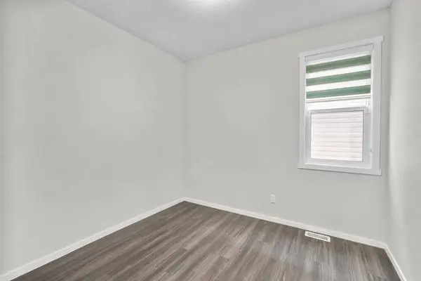 243 Savanna LN NE, Calgary, AB T3J 0Y9