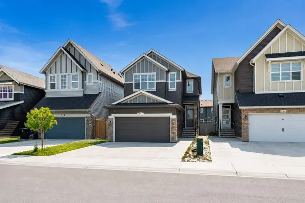 243 Savanna LN NE, Calgary, AB T3J 0Y9
