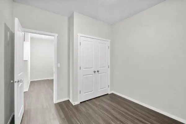 243 Savanna LN NE, Calgary, AB T3J 0Y9
