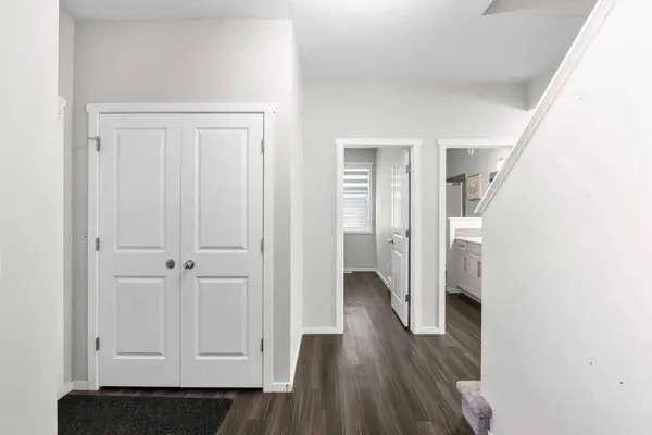 243 Savanna LN NE, Calgary, AB T3J 0Y9