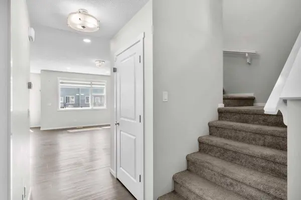 243 Savanna LN NE, Calgary, AB T3J 0Y9