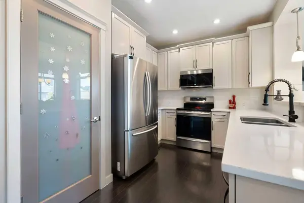 20 Evanswood CIR NW, Calgary, AB T3P 0K1