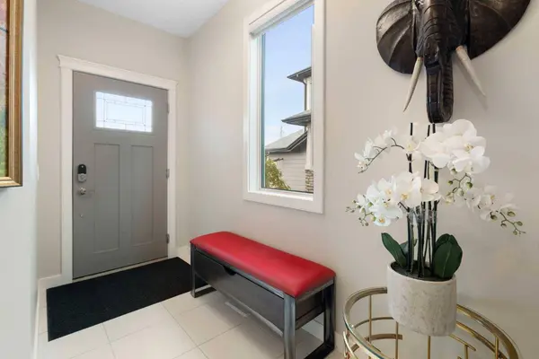 20 Evanswood CIR NW, Calgary, AB T3P 0K1