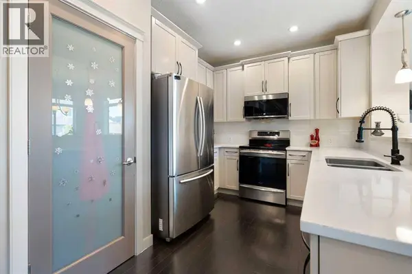 20 Evanswood Circle NW, Calgary, AB T3P0K1