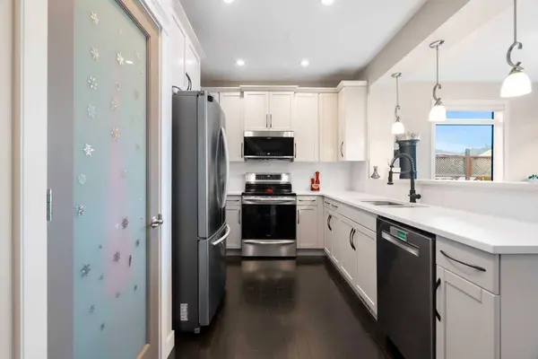 20 Evanswood CIR NW, Calgary, AB T3P 0K1