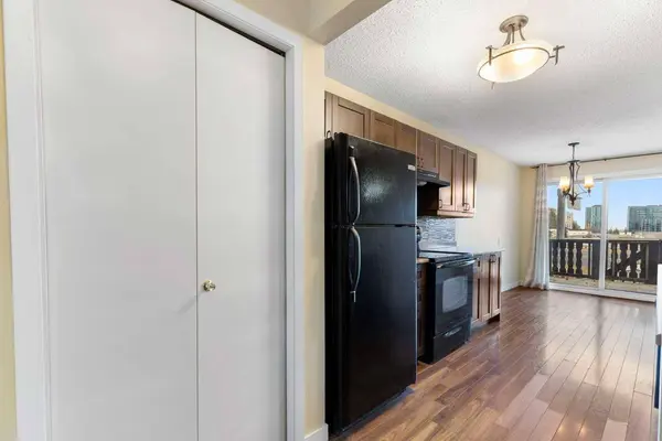 20 Dalhousie CRES NW, Calgary, AB T3A 2H8