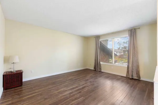 20 Dalhousie CRES NW, Calgary, AB T3A 2H8