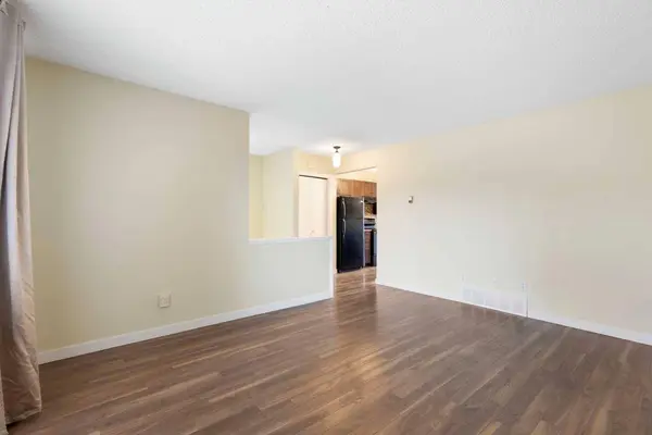 20 Dalhousie CRES NW, Calgary, AB T3A 2H8