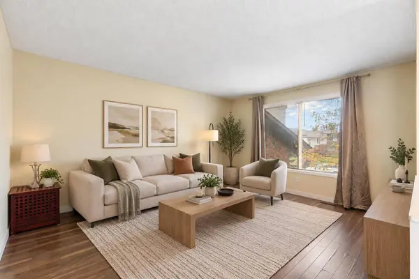 20 Dalhousie CRES NW, Calgary, AB T3A 2H8